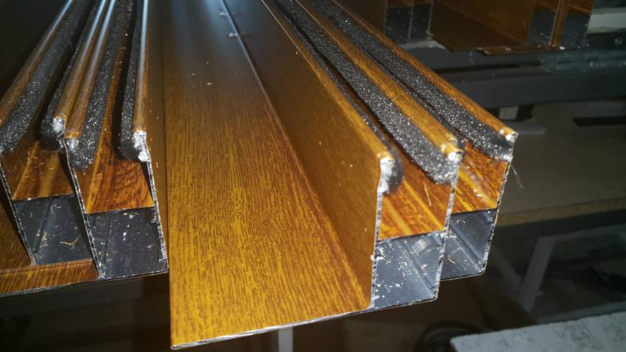 Ghidaj aluminiu JVS cu aripa distantier